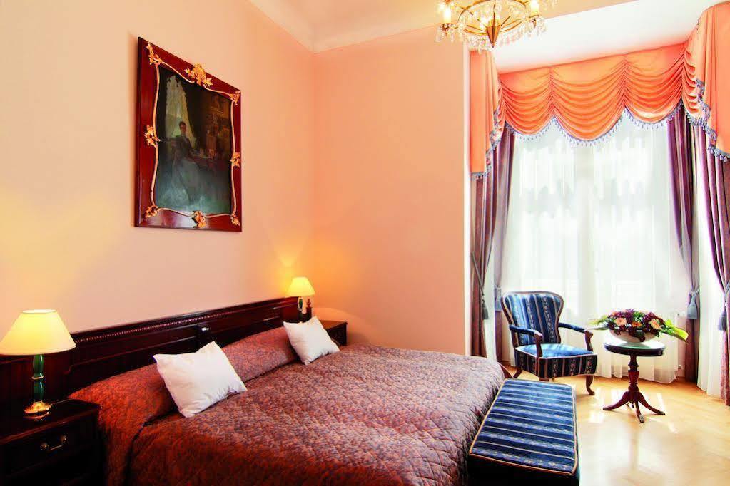 Bristol Vila Tereza Karlsbad Buitenkant foto